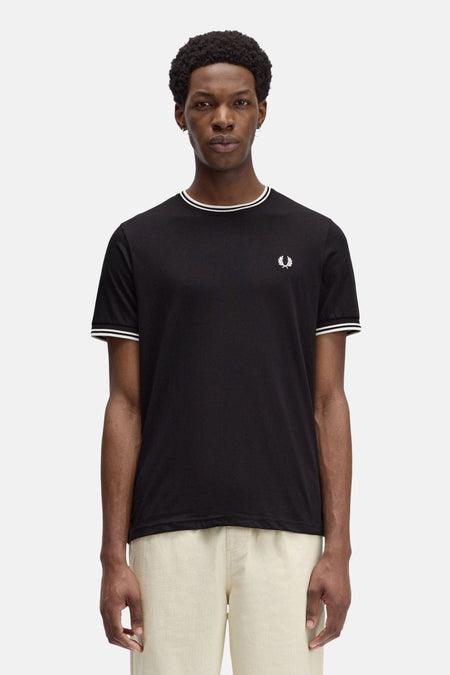 Zwart T-shirt met korte mouwen van FRED PERRY, met gestreepte kraag en mouwboorden.