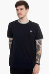 T-shirt bleu à manches courtes de FRED PERRY, avec finitions rayées blanches au col et aux manches, et logo brodé.