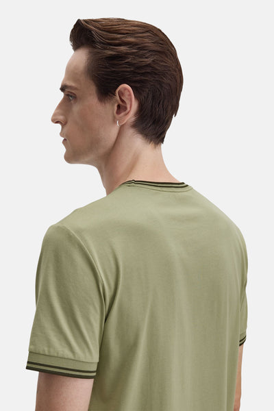 Olijfgroen T-shirt met korte mouwen van Fred Perry, met gestreepte randen aan de kraag en mouwen.