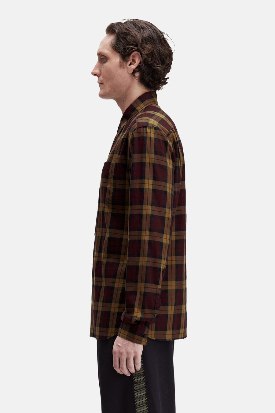 Multikleuren geruit overhemd met lange mouwen van FRED PERRY, met borstzak en knopen bij de manchetten.