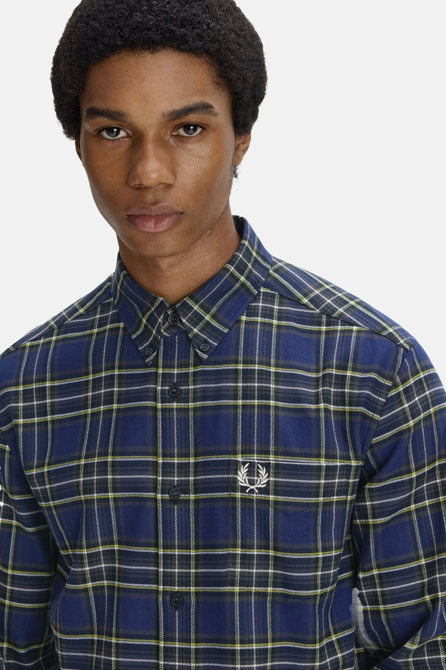 Chemise à manches longues bleue de Fred Perry, à carreaux avec le logo brodé.