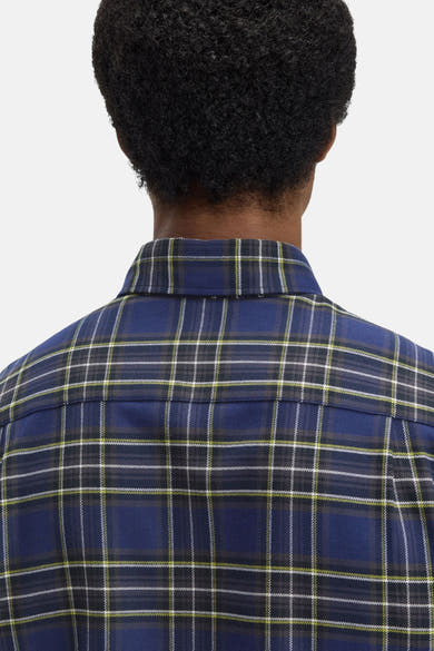 Blauw overhemd met lange mouwen van FRED PERRY, geruit patroon met witte en gele lijnen, achterzicht.