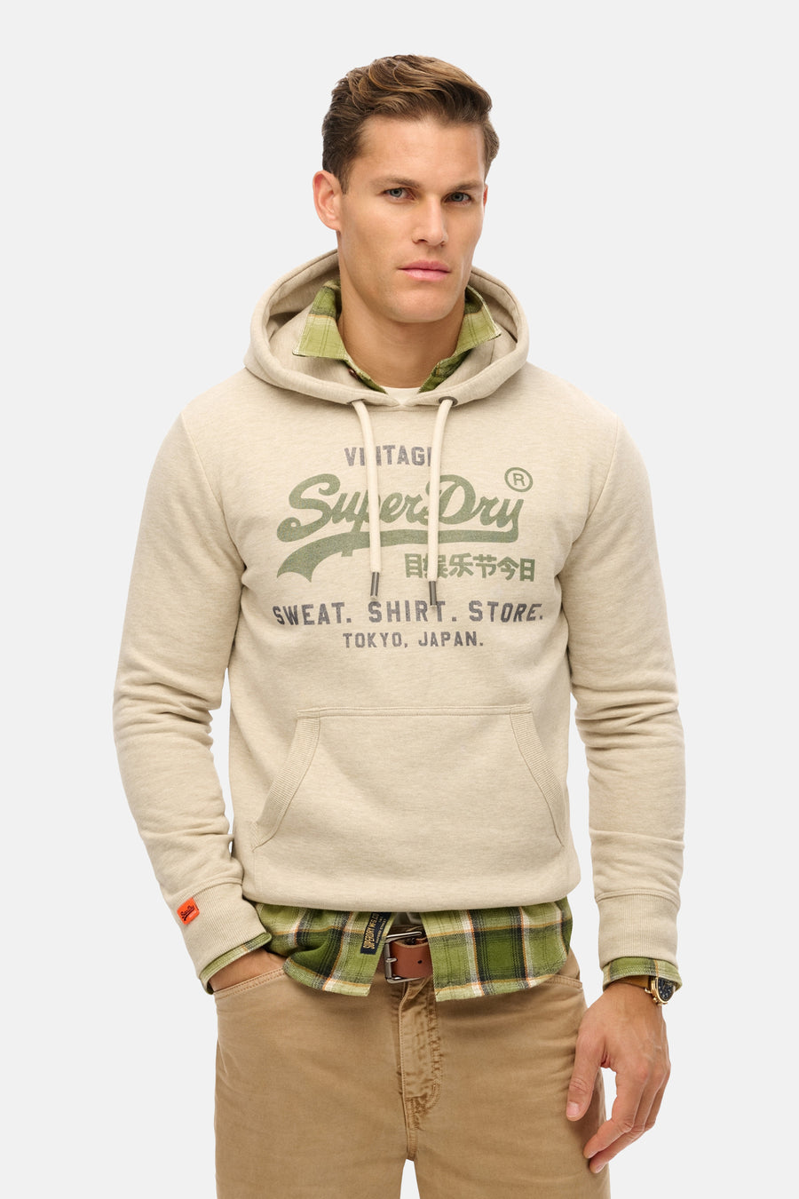 Beige katoenen hoodie van Superdry, met trekkoord en grafische print.