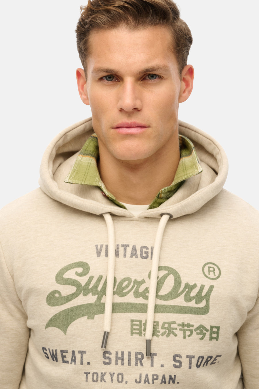 Sweat à capuche beige en coton par Superdry, avec cordon de serrage et imprimé graphique.