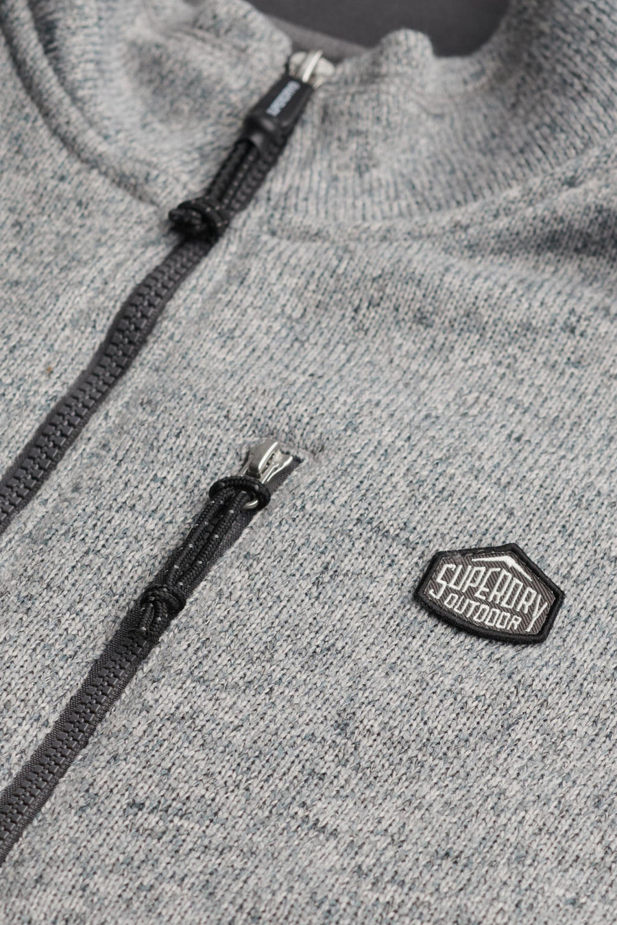 Grijs gemêleerde fleece van Superdry, met ritssluiting en een opgestikt 'Superdry Outdoor'-logo.