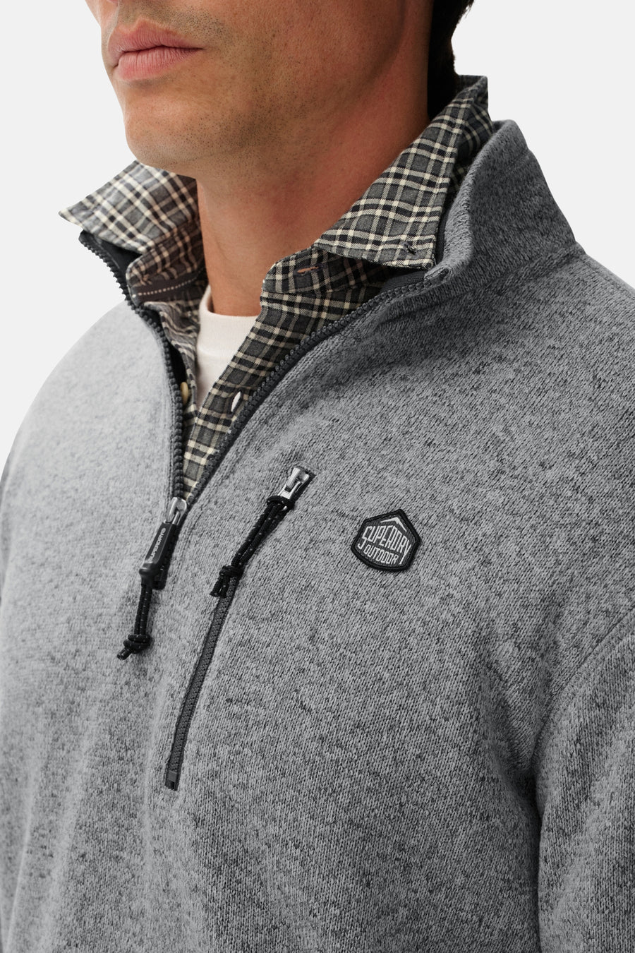 Grijs gemêleerd fleece van SUPERDRY, met ritssluiting en geruite kraag.