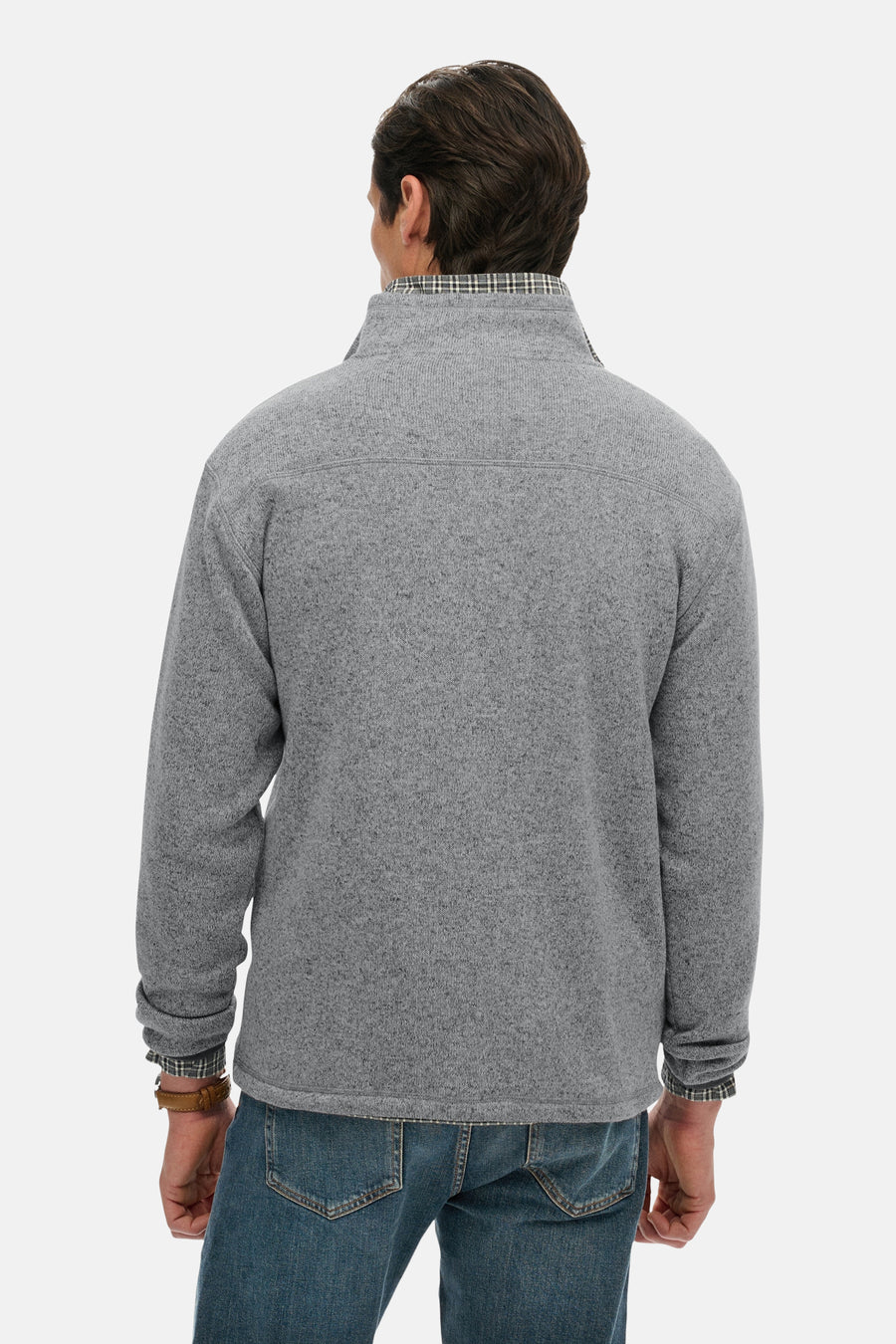 Grijs gemêleerde fleece van Superdry, ruitdetails bij de kraag en manchetten, gedragen met een spijkerbroek