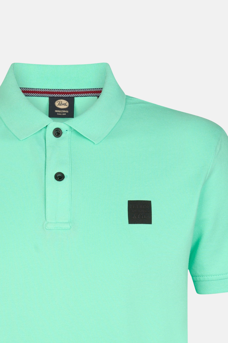 Lichtgroen poloshirt van Petrol Industries, met geribde kraag en vierkant logo aan de zijkant.