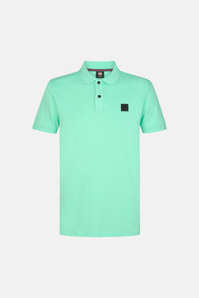 Petrol Industries mintgroene polo met zwarte knopen en een zwart embleem op de borst.