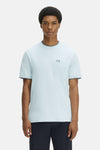 Lichtblauw T-shirt van FRED PERRY, in getextureerde stof, met ronde hals en geribde mouwen, borstzak en logo.