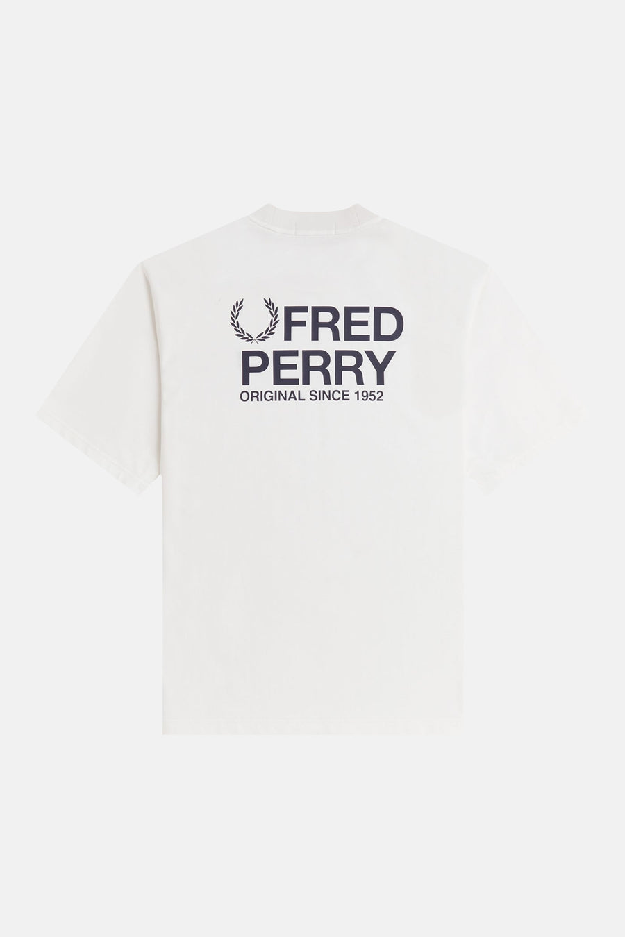 Wit T-shirt van FRED PERRY met het logo en de tekst "ORIGINAL SINCE 1952" op de rug.