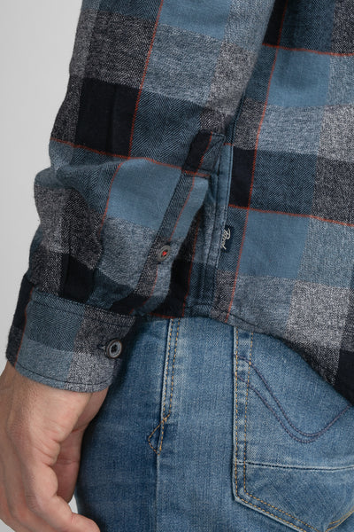 Blauw geruit overhemd met lange mouwen van Petrol Industries®, met knoop en merklogo.