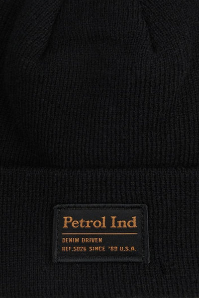 Bonnet noir de Petrol Industries, en tricot côtelé, avec étiquette logo cousue.