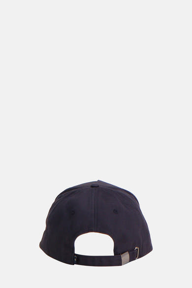 Casquette bleue de Petrol Industries avec une fermeture à boucle métallique ajustable à l'arrière.
