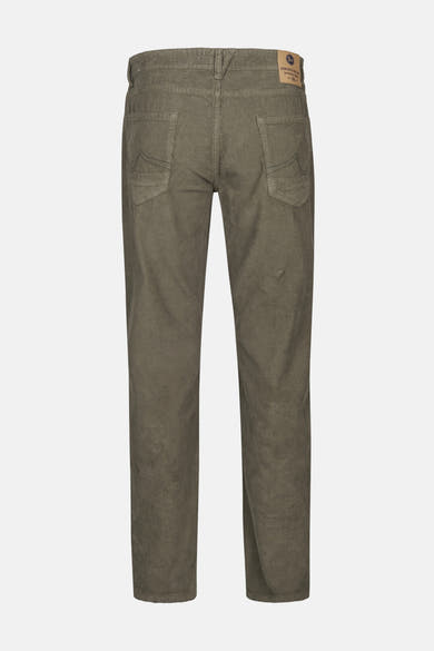 Pantalon de saison vert par Petrol Industries, en velours côtelé avec poches arrière et patch logo.