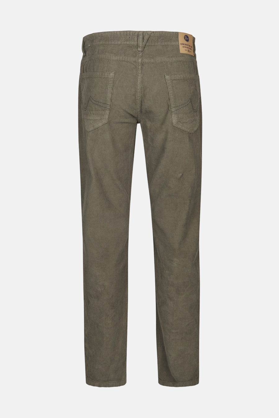 Pantalon de saison vert par Petrol Industries, en velours côtelé avec poches arrière et patch logo.