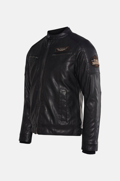 Kort zwart leren jack van Petrol Industries, met ritssluiting en decoratieve patches.