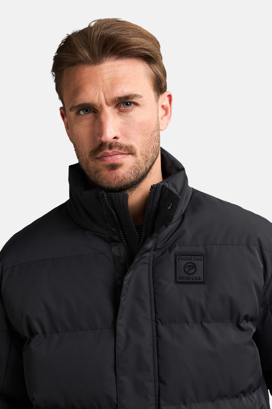 Veste de pluie noire de Petrol Industries avec col montant et texture matelassée.