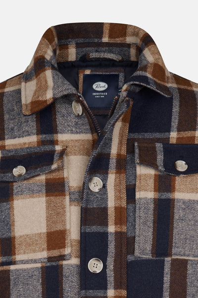 Veste courte à carreaux de Petrol Industries, avec des boutons et des poches à rabat.