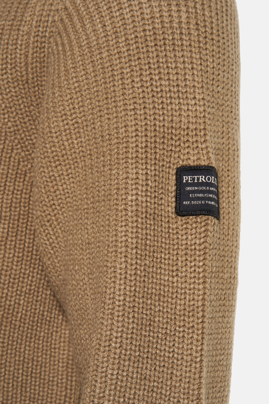 Beige ronde hals trui van Petrol Industries, in ribgebreid met zwart label op de mouw.
