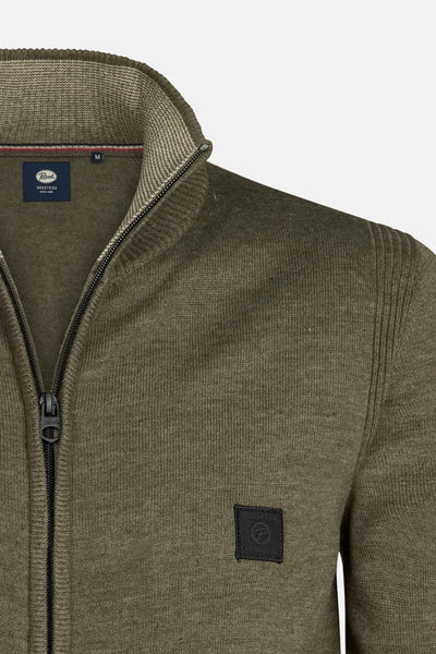 Gilet vert en maille de Petrol Industries, avec fermeture éclair et col montant texturé.