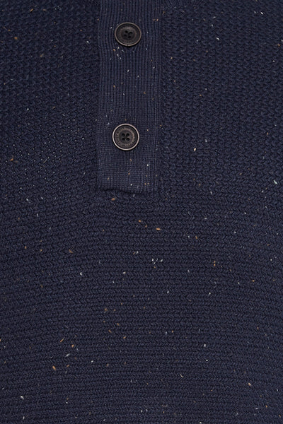 Ronde hals trui van Petrol Industries in blauw, met een getextureerd breisel en decoratieve knopen op de hals.