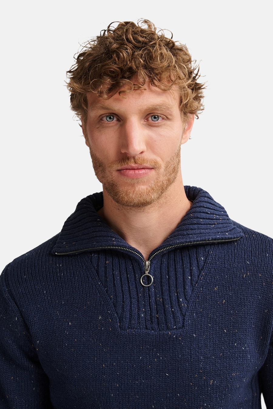 Ronde hals trui van Petrol Industries® in blauw, met dikke textuur gebreid, met gedeeltelijke ritssluiting.