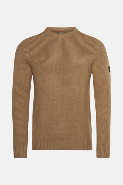 Pull à col rond beige de Petrol Industries, en tricot côtelé avec un détail rayé au niveau du col.
