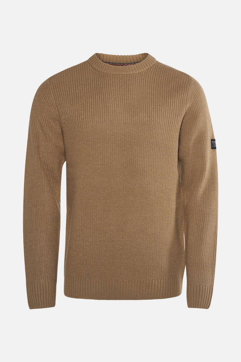 Beige ronde hals trui van Petrol Industries met een gebreide textuur en een logo-badge op de mouw.