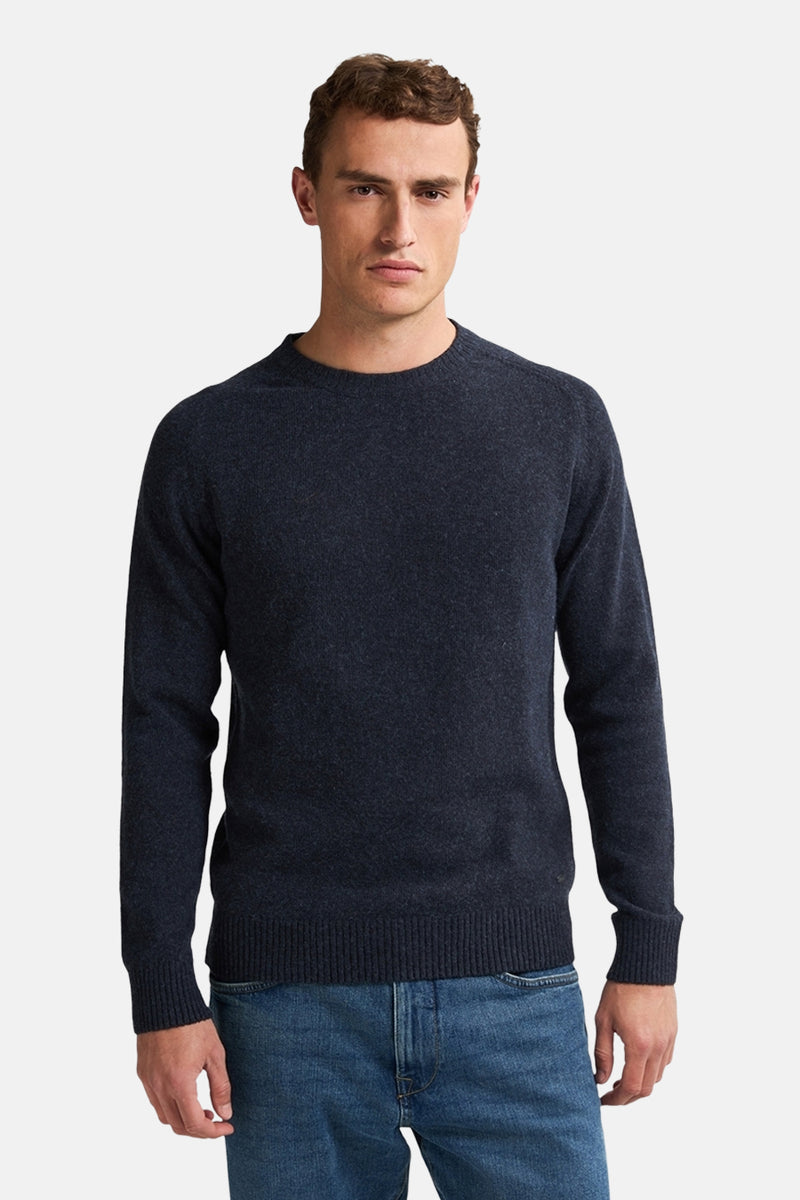 Ronde hals trui blauw van Petrol Industries, gedragen met een casual spijkerbroek.