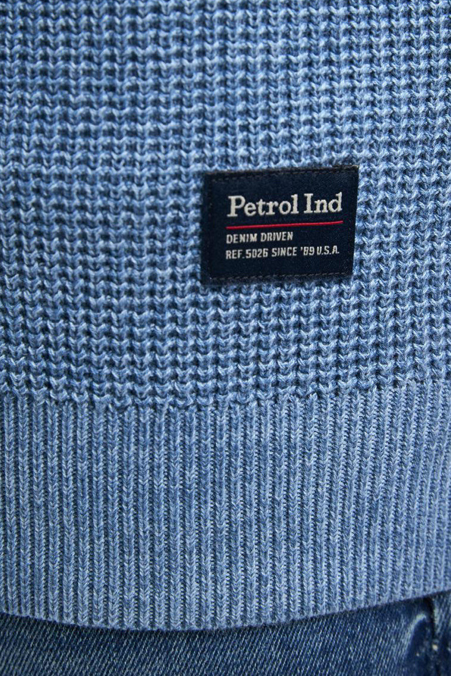 Blauwe trui met ronde hals van Petrol Industries, in een getextureerd breisel met logolabel.
