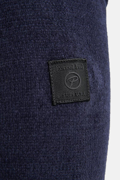 Ronde hals trui blauw van Petrol Industries, met geweven logo label aan de voorkant.