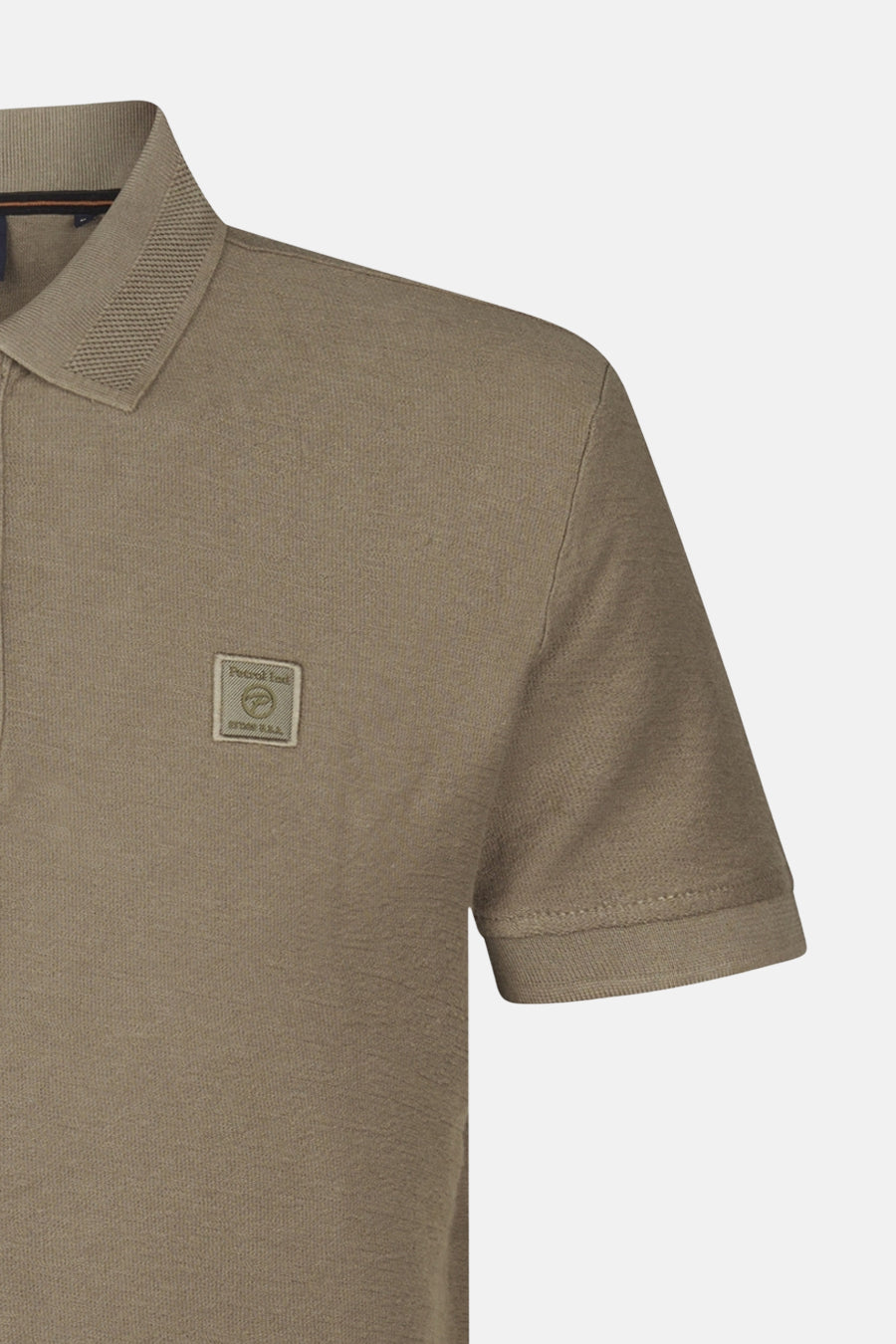 Groen poloshirt met korte mouwen van Petrol Industries, met een vierkant logo op de borst.