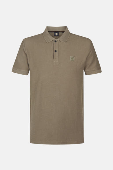 Groen poloshirt met korte mouwen van Petrol Industries®, met klassieke kraag en subtiel logo op de borst.