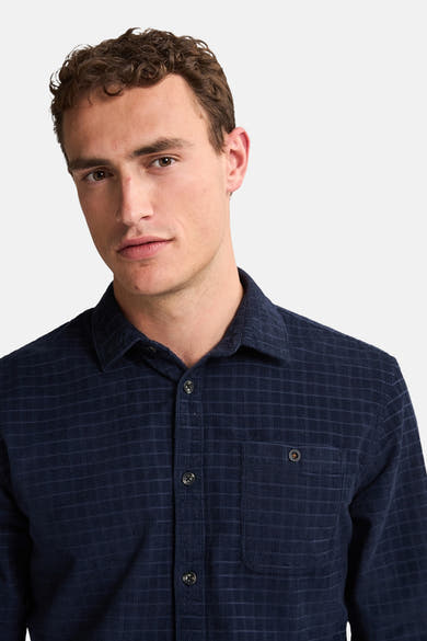 Blauwe blouse met lange mouwen van Petrol Industries, met discrete ruit en geribbelde textuur.