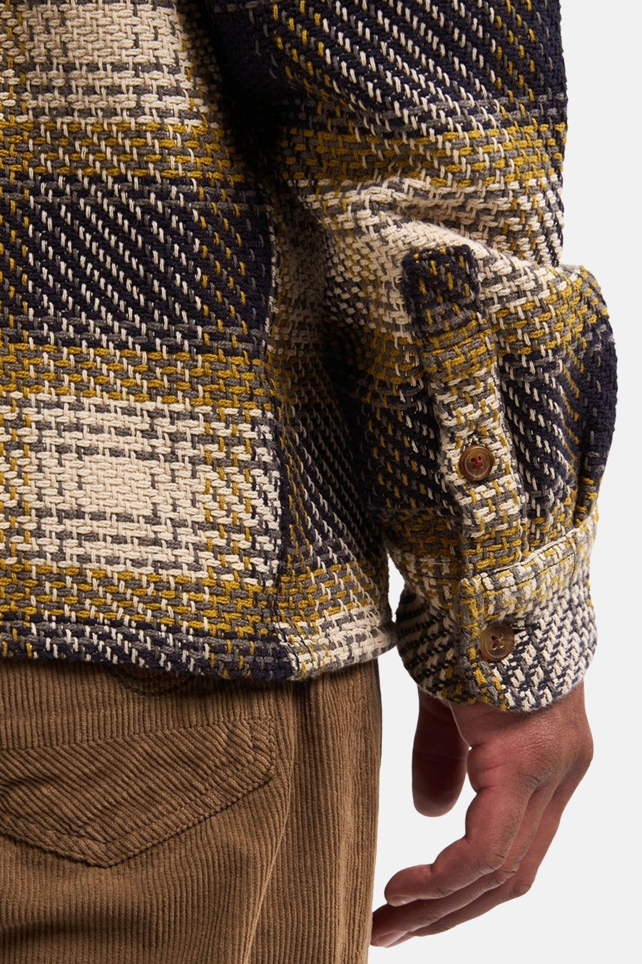 Blauwe blouse met lange mouwen van Petrol Industries®, met beige, marineblauwe en okerkleurige geweven ruiten, met bruine knopen.