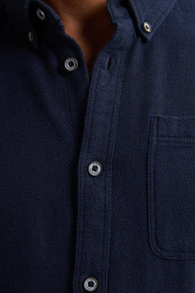 Blauwe blouse met lange mouwen van Petrol Industries, met knopen met logo en een enkel borstzakje.
