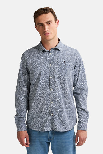 Blauwe blouse met lange mouwen van Petrol Industries met gespikkeld patroon en borstzak.