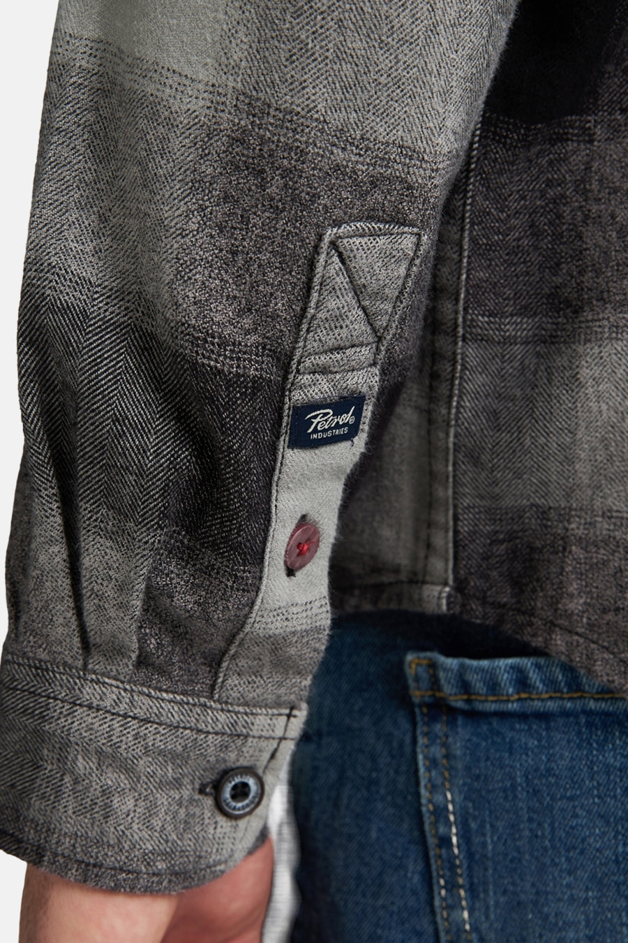 Zwart overhemd met lange mouwen en chevronpatroon van Petrol Industries, met knoopsluiting en zichtbaar denim.