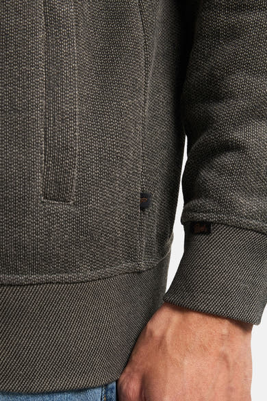 Kaki gilet van Petrol Industries met textuurdetails en een nauwsluitende manchet.