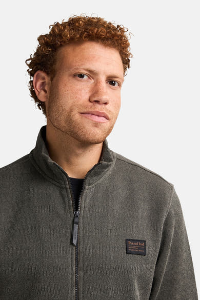 Kaki gilet van Petrol Industries met volledige ritssluiting en logopatch op de borst.