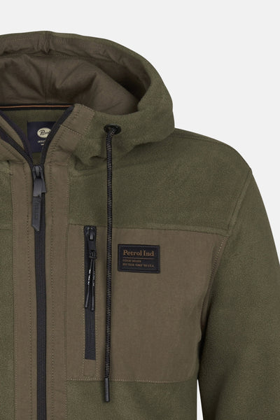 Groen Petrol Industries gilet, met capuchon en ritssluitingdetails.