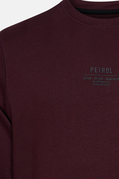 Sweat-shirt bordeaux par Petrol Industries, avec logo imprimé et col rond.