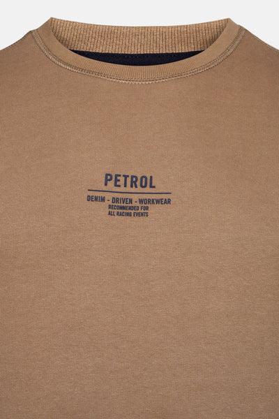 Beige sweater met ronde hals van Petrol Industries, met een opdruk op de voorkant.