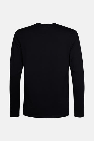 Zwart T-shirt met lange mouwen van Petrol Industries, effen op een witte achtergrond.