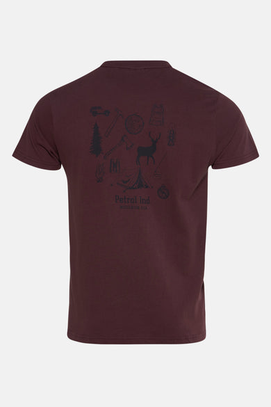 T-shirt bordeaux à manches courtes de Petrol Industries, avec motif graphique centré au dos.