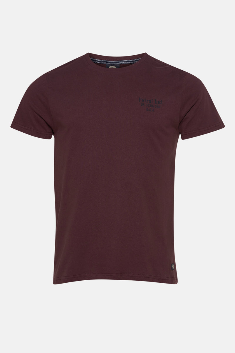 T-shirt bordeaux à manches courtes de Petrol Industries, avec un logo discret imprimé sur la poitrine.