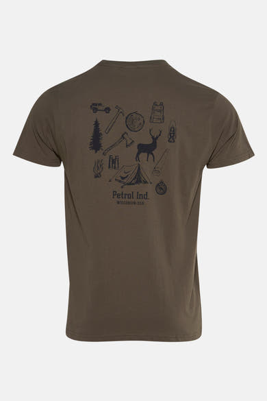 T-shirt à manches courtes vert de Petrol Industries, motif imprimé au dos sur le thème du camping.