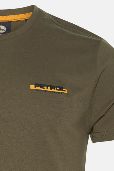 T-shirt vert à manches courtes de Petrol Industries, avec logo imprimé sur le devant.