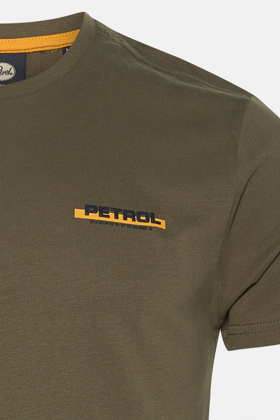 T-shirt vert à manches courtes de Petrol Industries, avec logo imprimé sur le devant.